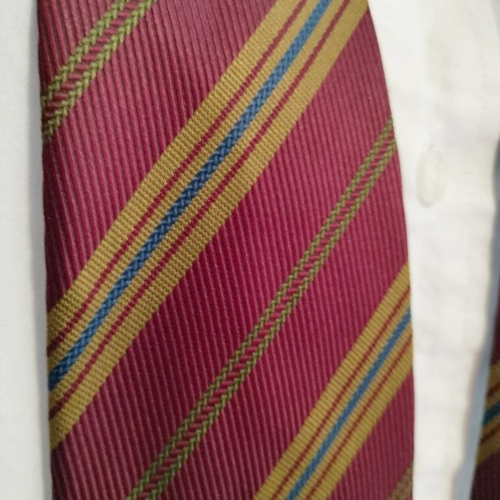 Banana Republic Men's Silk Necktie Elegant Striped Tie in Burgundy and Gold